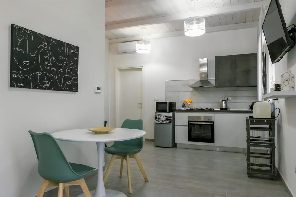 Casa Vacanza Suite Sole Tavolo Cucina